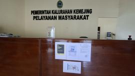 Pemasangan informasi Pendukung Layanan di Ruang Pelayanan
